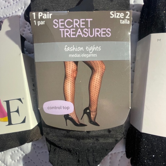 BUNDLE OF NEW NEVER WORN TIGHTS, KNEE HIGHS, NO SHOW SOCKS - Picture 10 of 11